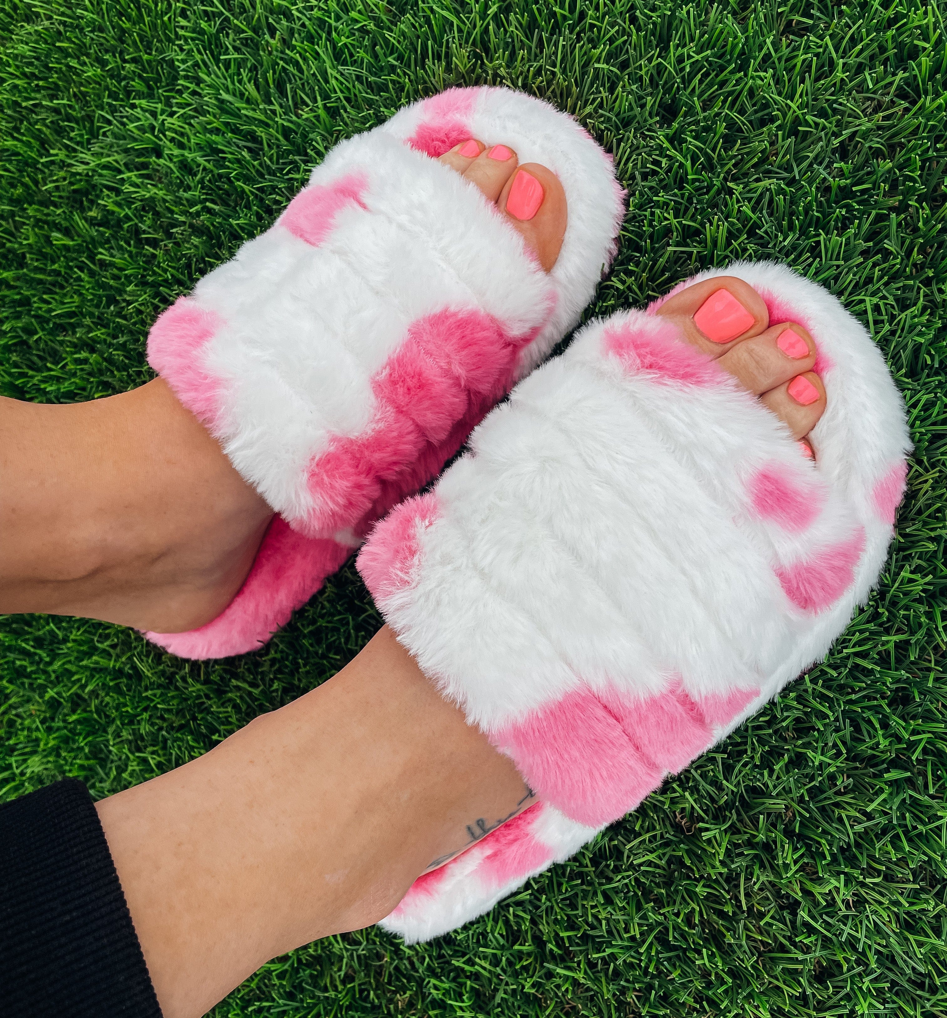 Cotton Candy Faux Fur Slippers Hot Pink / L/XL